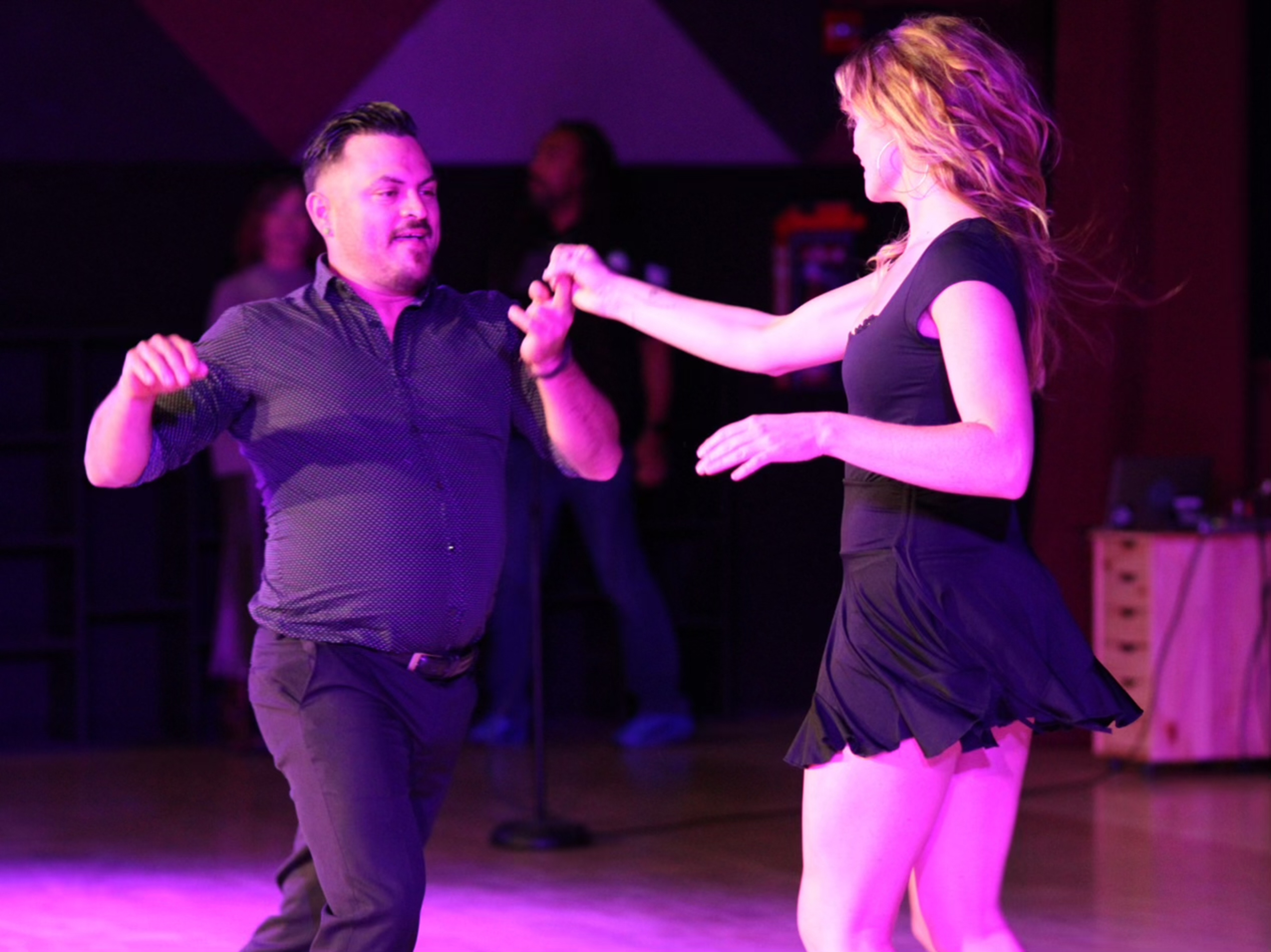 javier-lauren-salsa-social.jpeg