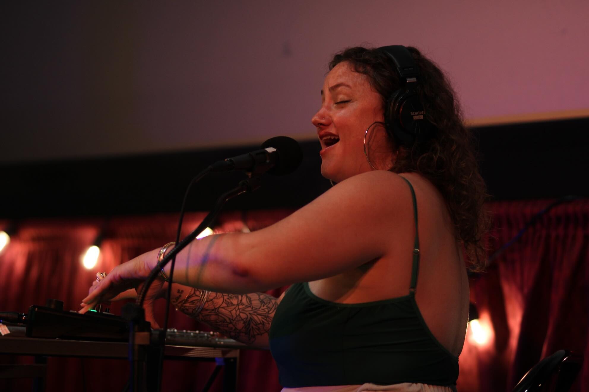 mic-drop-2026-07-26-genoa-brown-3.jpg