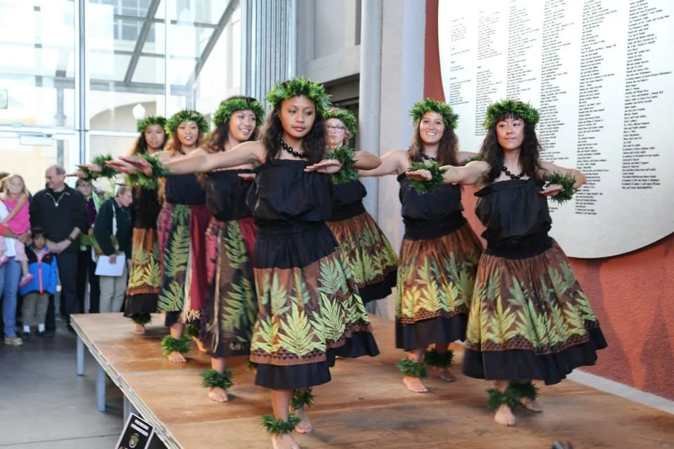 te-hau-nui-hula-stage-troupe.jpg